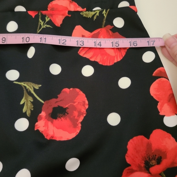 Olivia Blu Floral and Lace Pencil Skirt Size Large - Picture 6 of 7